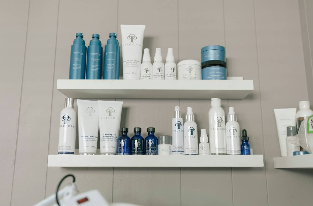 Manicure bottle rack comparison showing organized vs messy setups