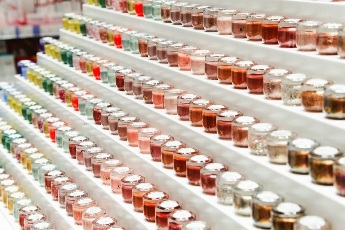 Infographic showing how heat, light, and humidity degrade nail polish over time with side-by-side comparisons of fresh vs. poorly stored bottles