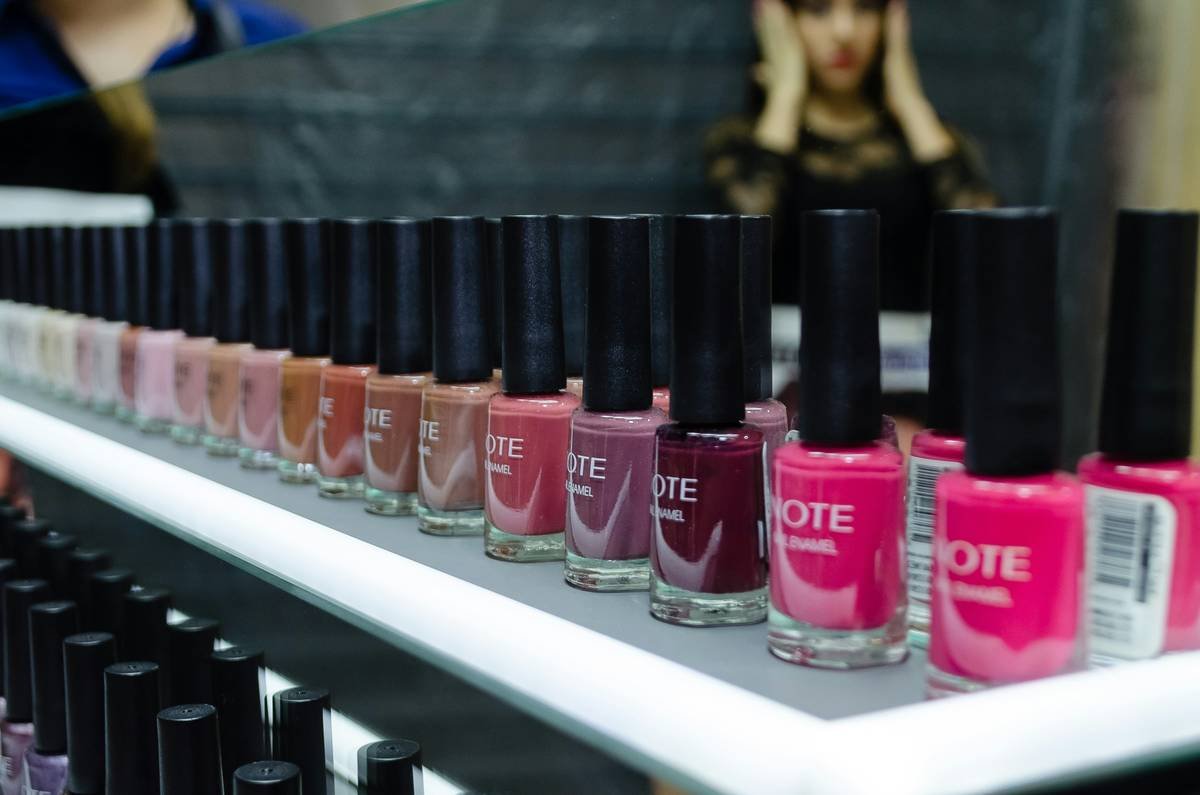 Why Your Nail Lacquer Container Matters More Than You Think (And How to Choose the Perfect One)